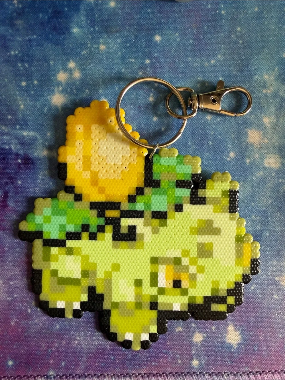 Shiny Ivysaur Pixel Art Keychain - Green/Yellow